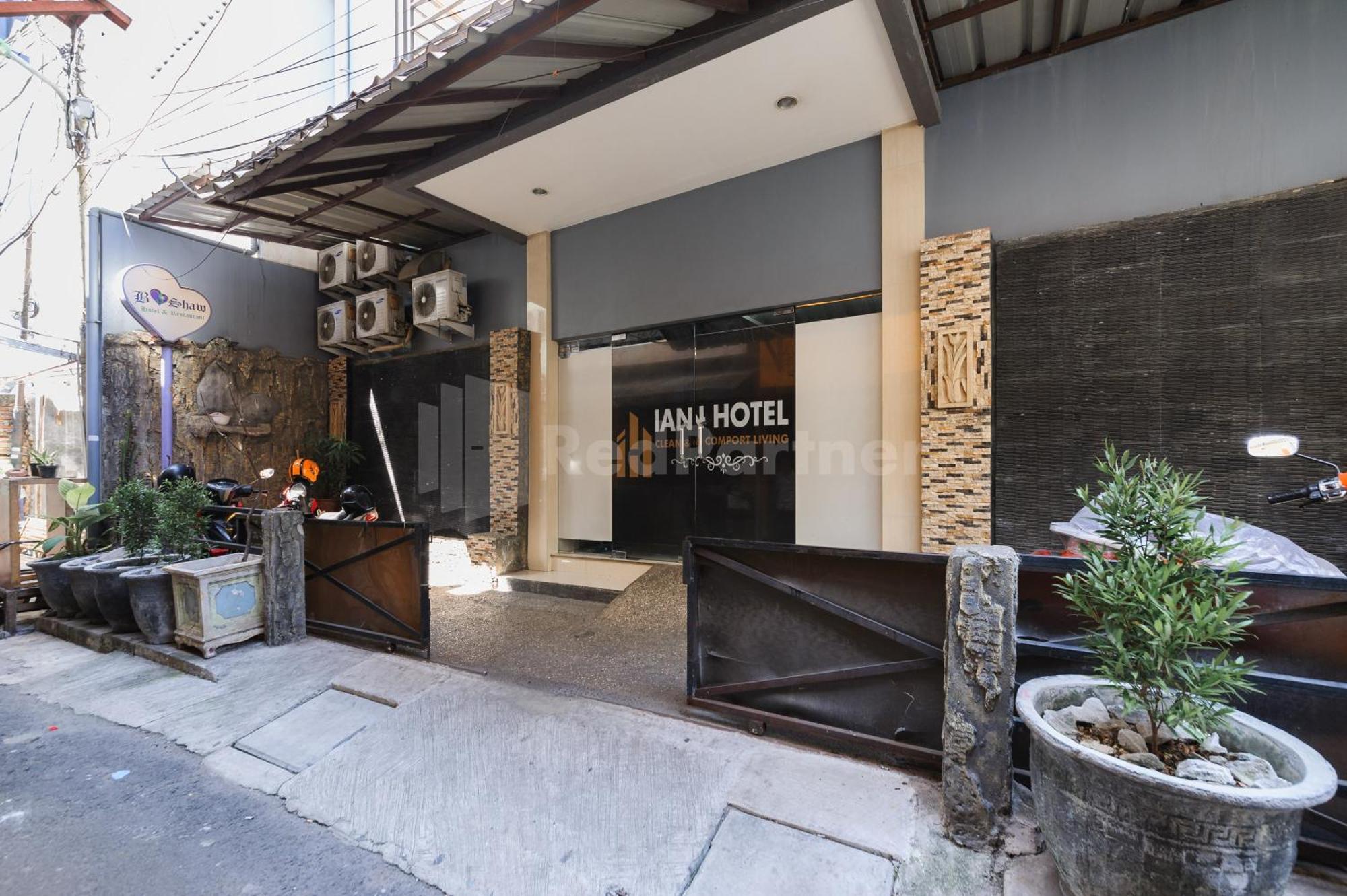Ian Hotel Jaksa Mitra Reddoorz Jakarta Exterior foto